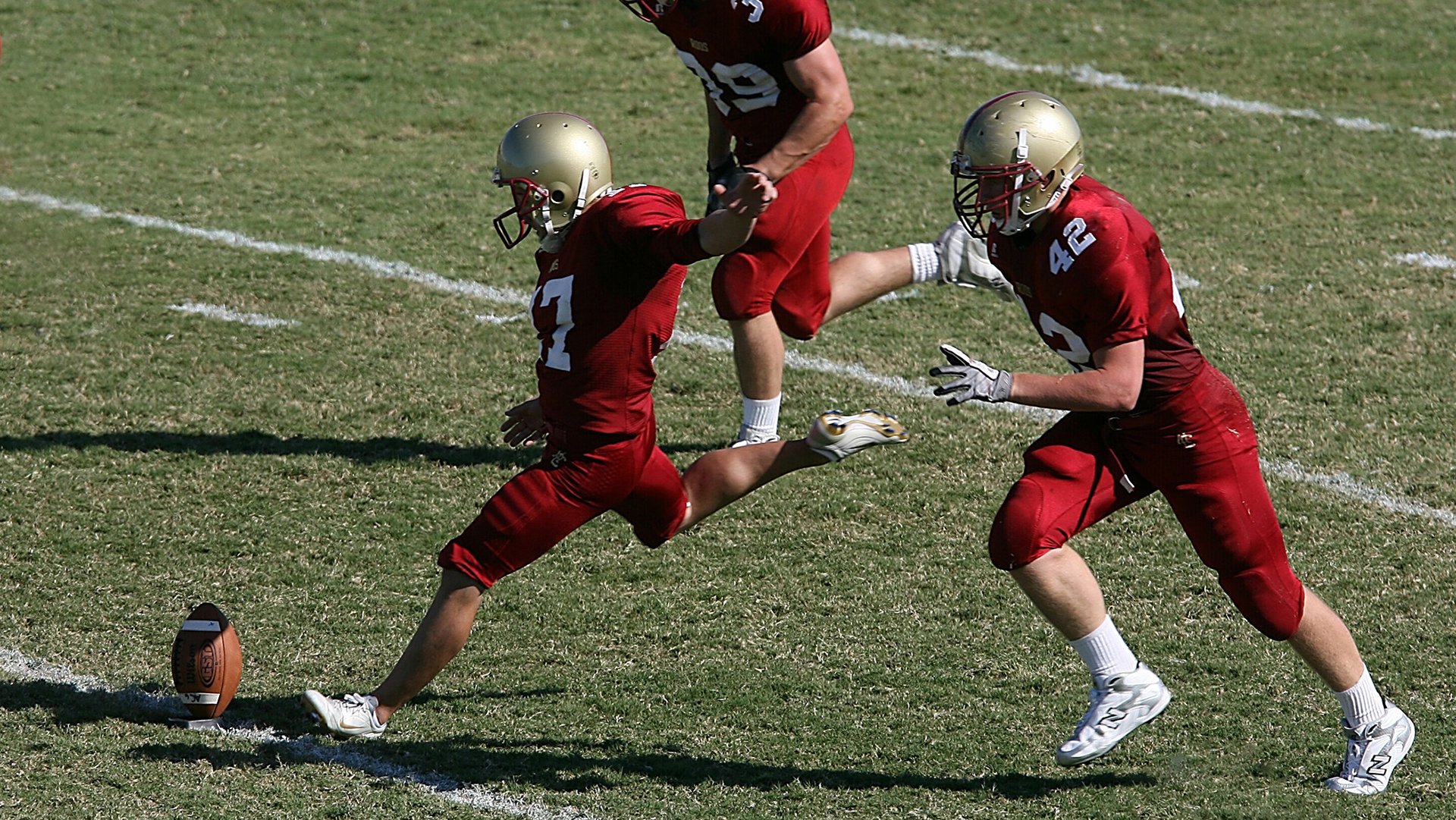 坎特正式加盟切尔西，球队中场实力再提升，坎特还在切尔西吗