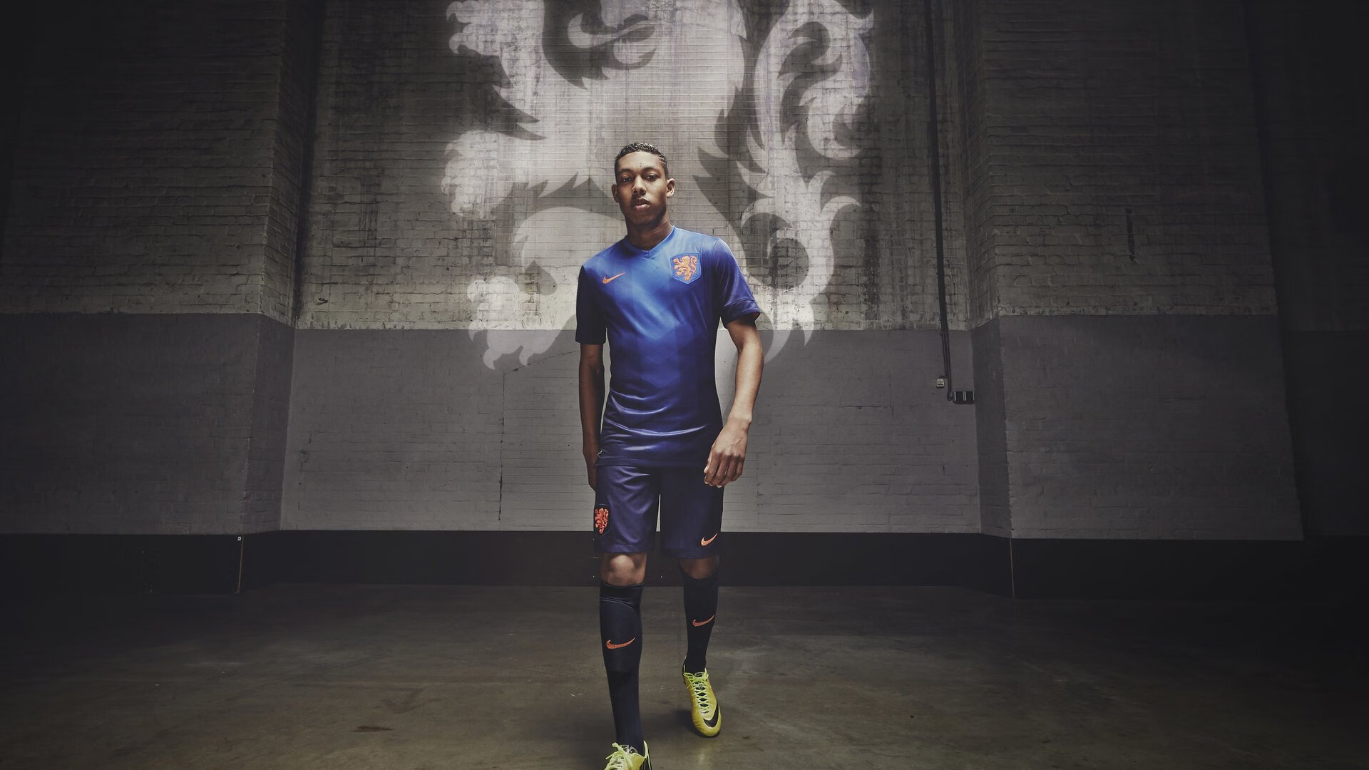 新加坡骑手Rachael Leong在Jumping World Challenge中获得总冠军，展现出色骑术。